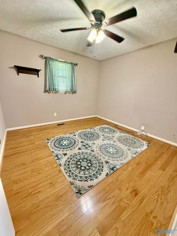 1412 Cove Creek Drive, Glencoe, AL 35905