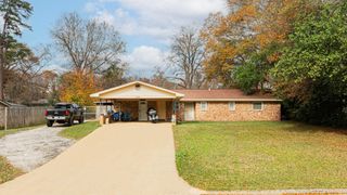 609 Vicky Dr, Longview, TX 75604