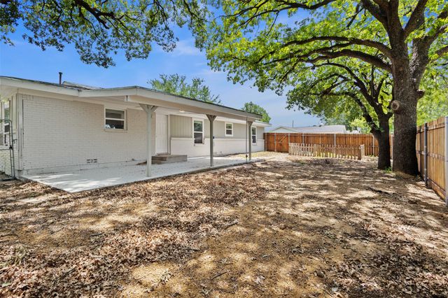 914 Vine Street, Euless, TX 76040
