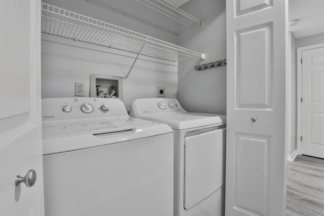 6 Mayfair Ln Apt 201, Nashua, NH 03063