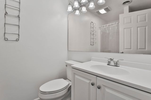 6 Mayfair Ln Apt 201, Nashua, NH 03063