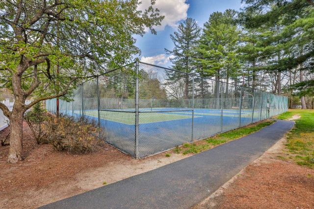 6 Mayfair Ln Apt 201, Nashua, NH 03063
