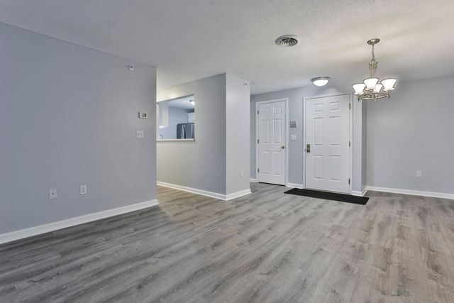 6 Mayfair Ln Apt 201, Nashua, NH 03063