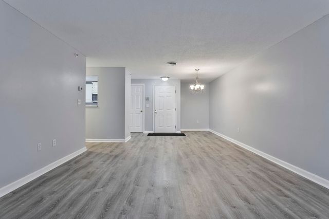 6 Mayfair Ln Apt 201, Nashua, NH 03063