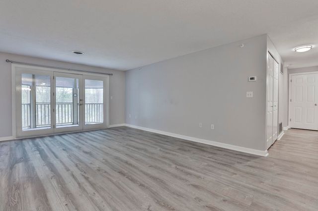 6 Mayfair Ln Apt 201, Nashua, NH 03063