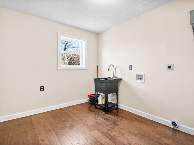 2781 Sinking Creek Road, London, KY 40741