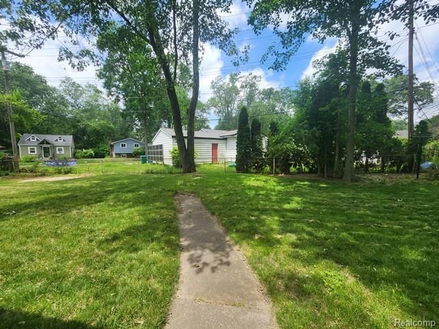 3302 Newton Road, Commerce Twp, MI 48382
