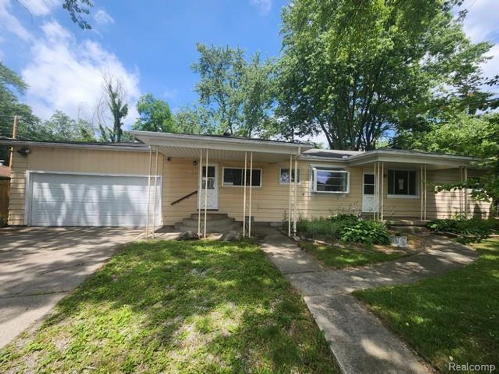 3302 Newton Road, Commerce Twp, MI 48382