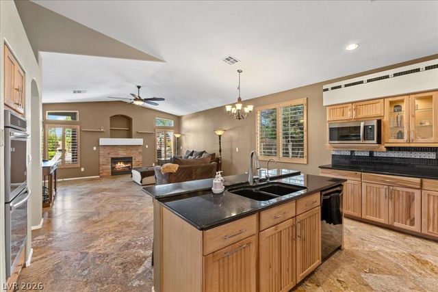 284 Ben Johnson Court, Las Vegas, NV 89183