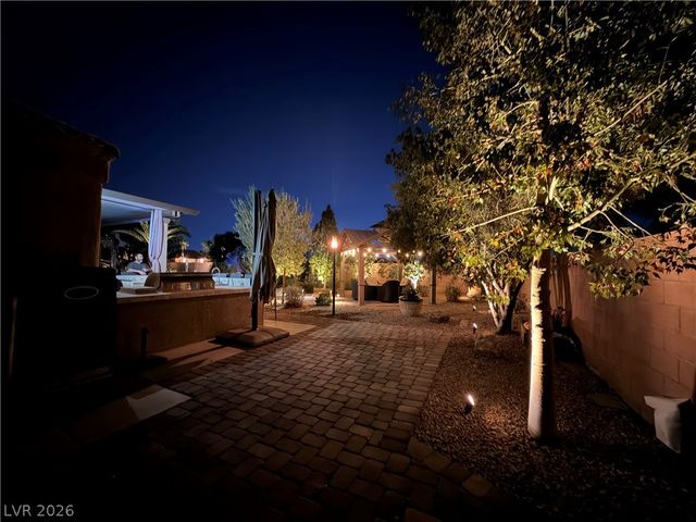 284 Ben Johnson Court, Las Vegas, NV 89183