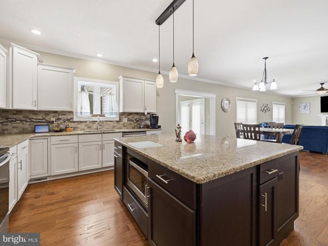 711 STARR AVE, Chambersburg, PA 17202