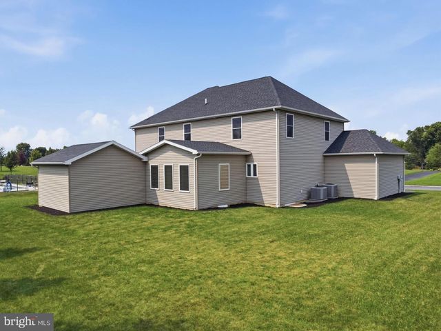 711 STARR AVE, Chambersburg, PA 17202