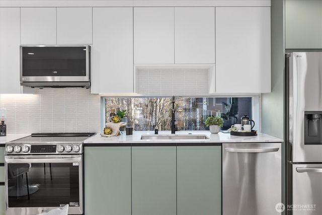 3112 Queen Anne Avenue N, Seattle, WA 98119