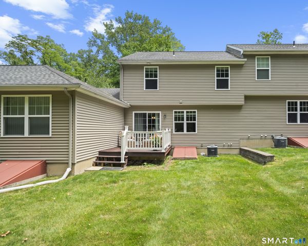 204 Oak Ridge Drive 204, Windsor Locks, CT 06096