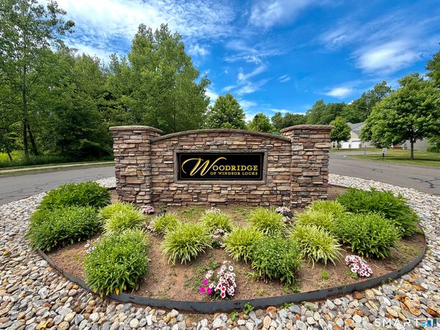 204 Oak Ridge Drive 204, Windsor Locks, CT 06096