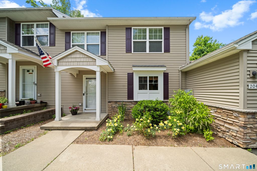 204 Oak Ridge Drive 204, Windsor Locks, CT 06096