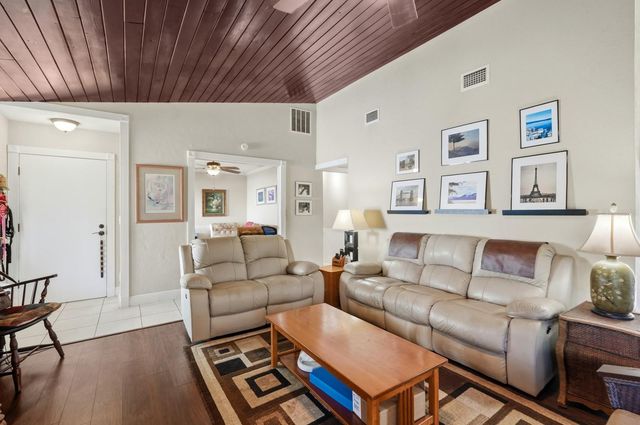 118 MEADOWBROOK CIRCLE, Daytona Beach, FL 32114