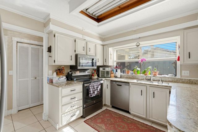 118 MEADOWBROOK CIRCLE, Daytona Beach, FL 32114