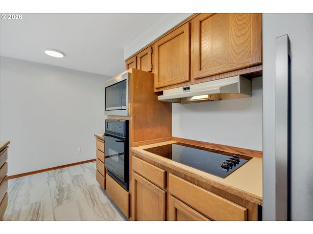 9080 Nw KEARNEY St, Portland, OR 97229