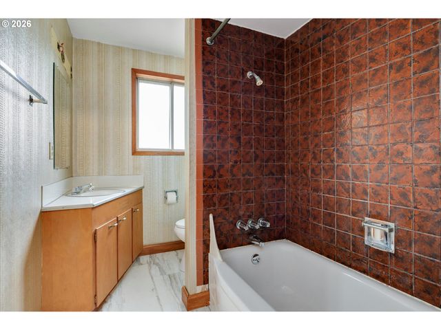 9080 Nw KEARNEY St, Portland, OR 97229