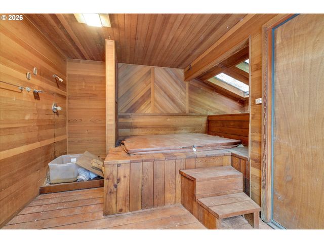 9080 Nw KEARNEY St, Portland, OR 97229