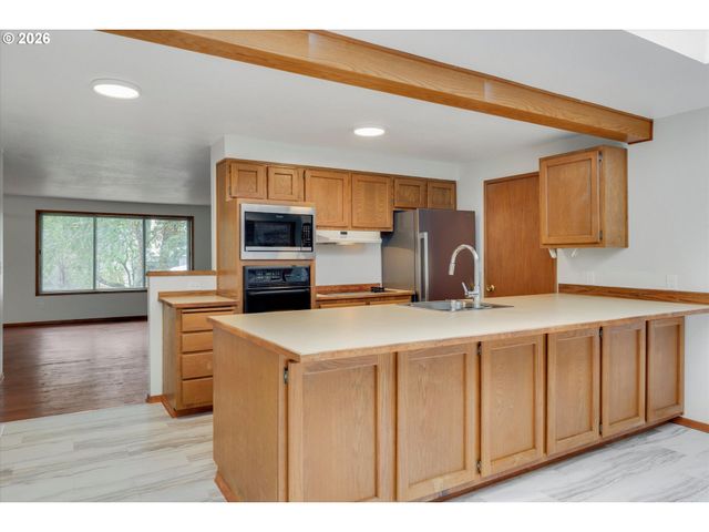 9080 Nw KEARNEY St, Portland, OR 97229