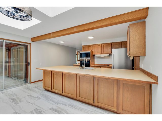 9080 Nw KEARNEY St, Portland, OR 97229