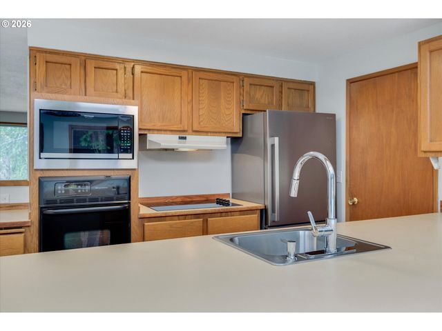 9080 Nw KEARNEY St, Portland, OR 97229