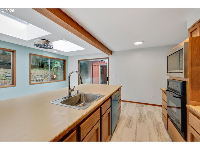 9080 Nw KEARNEY St, Portland, OR 97229