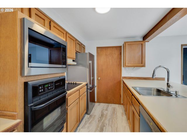 9080 Nw KEARNEY St, Portland, OR 97229