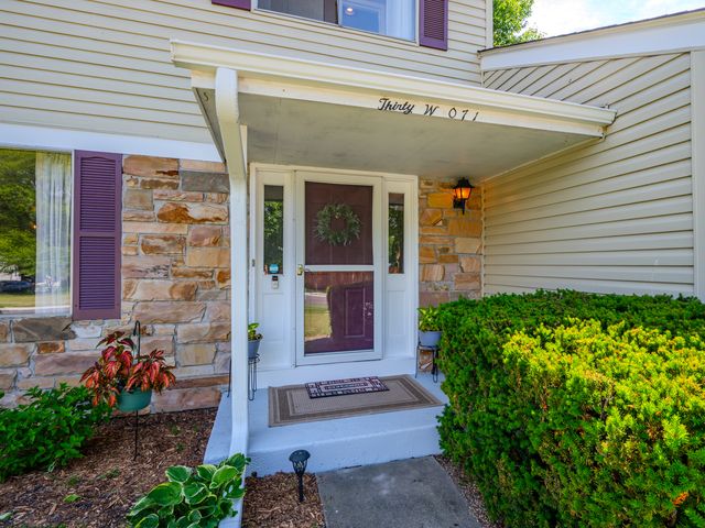 30w071 Elmwood Court, Warrenville, IL 60555