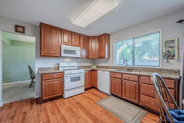 30w071 Elmwood Court, Warrenville, IL 60555