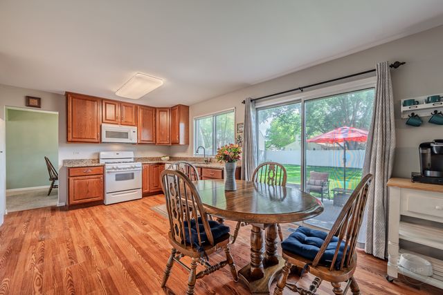 30w071 Elmwood Court, Warrenville, IL 60555