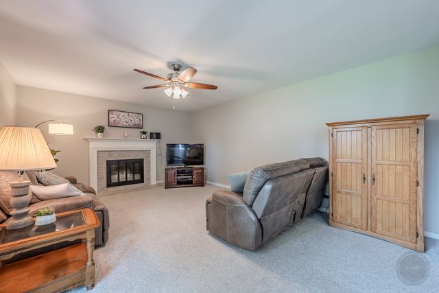 30w071 Elmwood Court, Warrenville, IL 60555