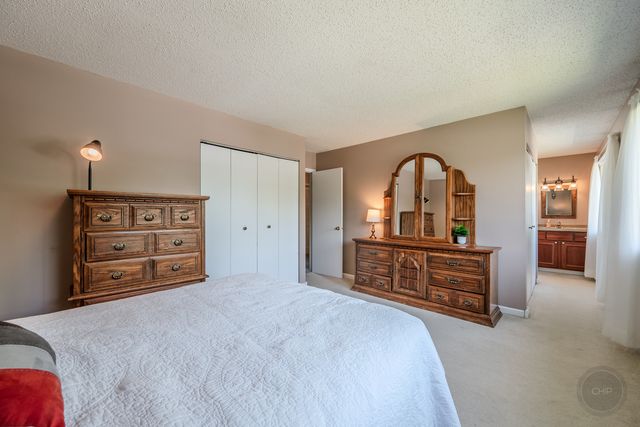 30w071 Elmwood Court, Warrenville, IL 60555