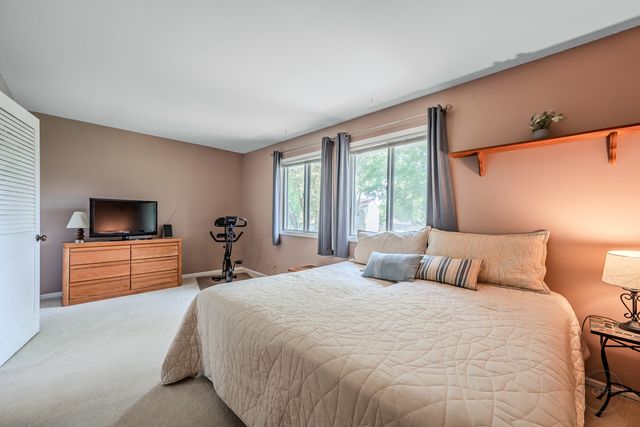 30w071 Elmwood Court, Warrenville, IL 60555