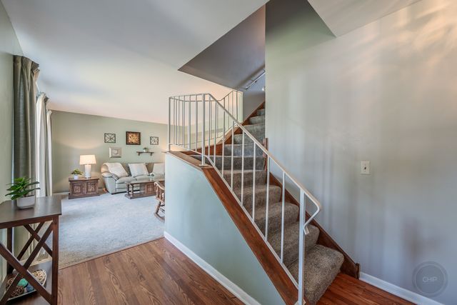 30w071 Elmwood Court, Warrenville, IL 60555