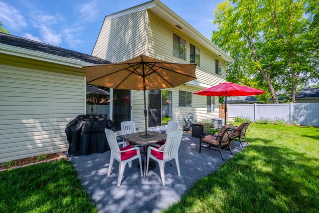 30w071 Elmwood Court, Warrenville, IL 60555
