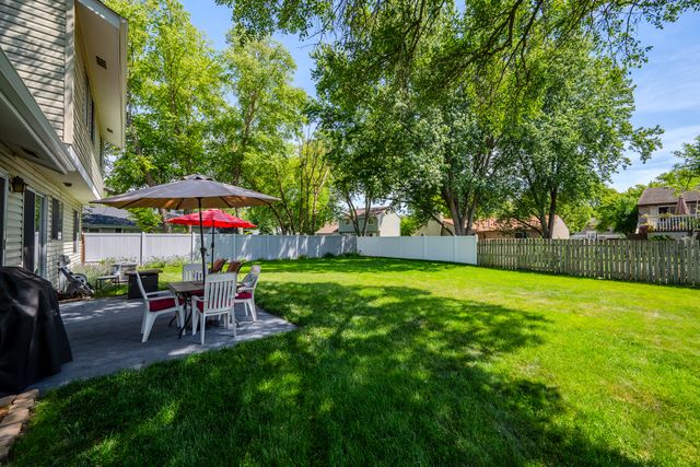 30w071 Elmwood Court, Warrenville, IL 60555