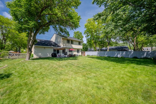 30w071 Elmwood Court, Warrenville, IL 60555