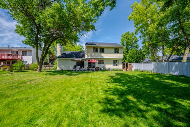30w071 Elmwood Court, Warrenville, IL 60555