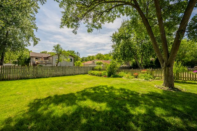 30w071 Elmwood Court, Warrenville, IL 60555