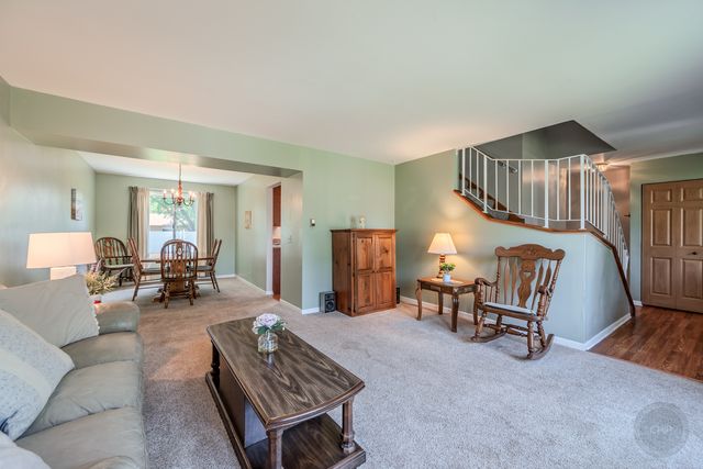 30w071 Elmwood Court, Warrenville, IL 60555
