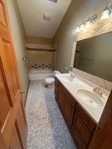 9S711 BROOKBANK Road, Willowbrook, IL 60527