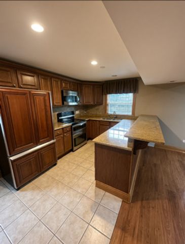 9S711 BROOKBANK Road, Willowbrook, IL 60527