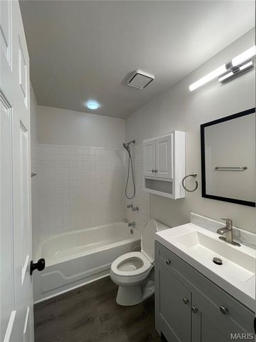 2332 S 13th Street, St Louis, MO 63104