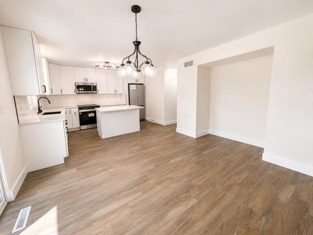 7245 S 35th STREET, Franklin, WI 53132