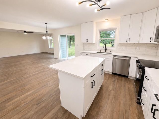 7245 S 35th STREET, Franklin, WI 53132