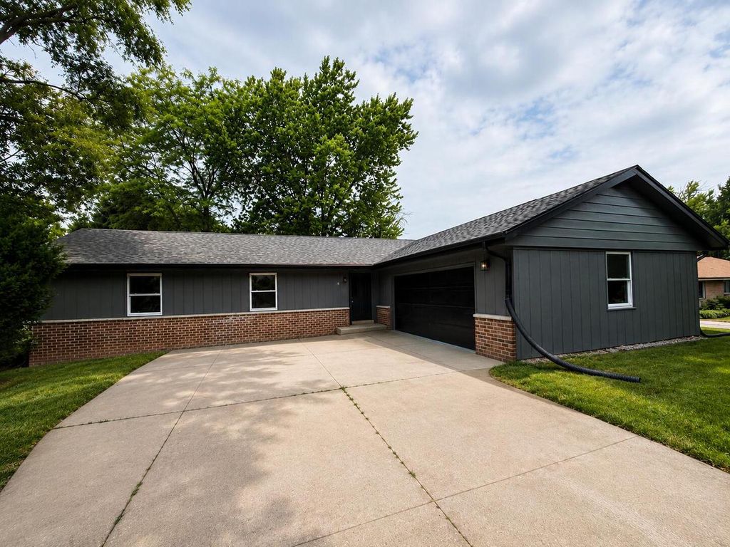 7245 S 35th STREET, Franklin, WI 53132