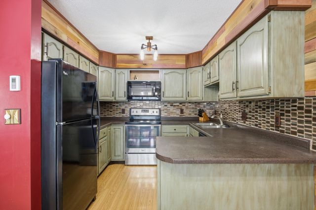 2811 26th Street Circle S, Moorhead, MN 56560